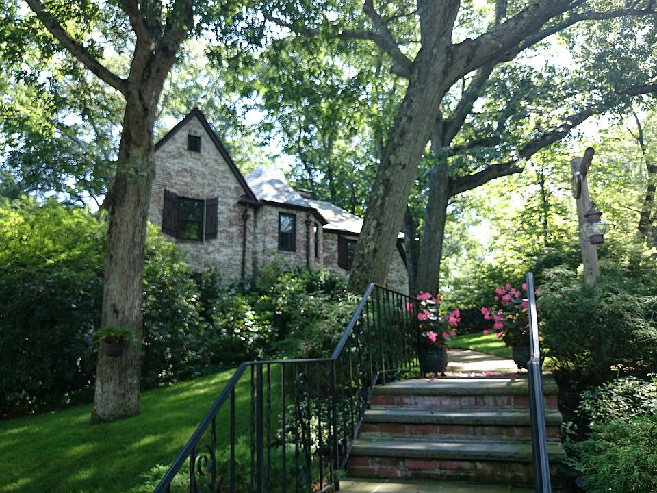 2nd image of 150 Lagrange St