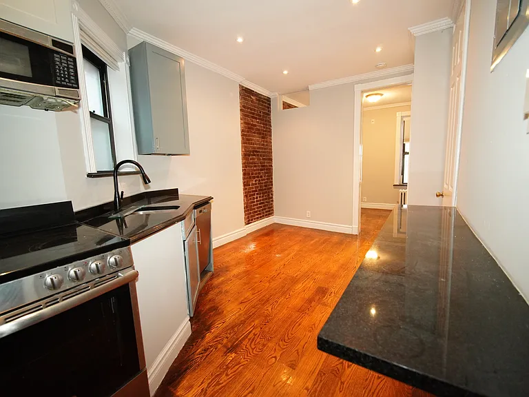 219 E 23rd St #SIXTEEN — Photo 3