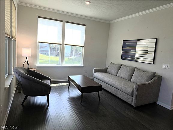 4th image of 2760 Fairview Dr