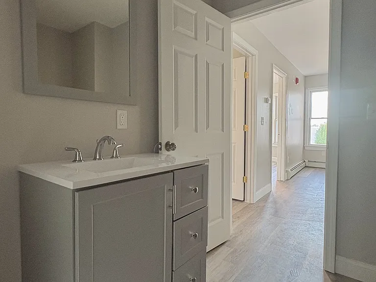 48 Knox St #4 — Photo 4