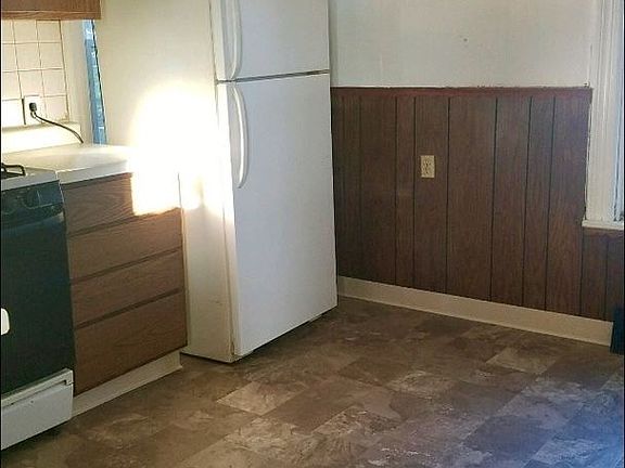 5th image of 414 Hollister Ave #1