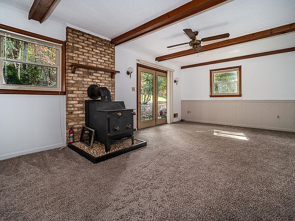5th image of 1806 Hawthorn Ave