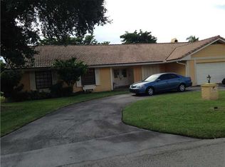 18810 Wentworth Dr, Hialeah, FL 33015