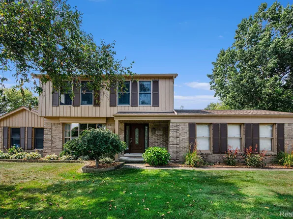 53125 Scenic Dr, Shelby Township, MI 48316