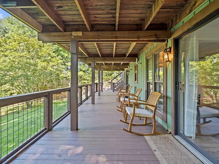 147 Laurel Ln — Photo 8