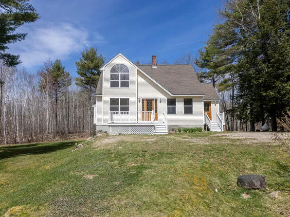 82 Daggett Drive, Raymond, ME 04071