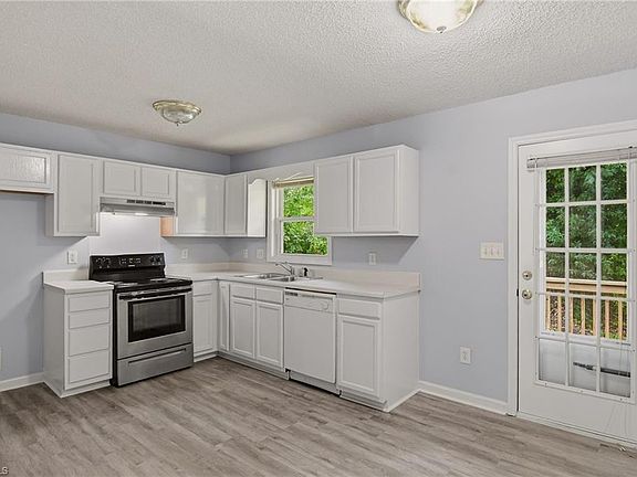 3rd image of 1111 Caldwell St
