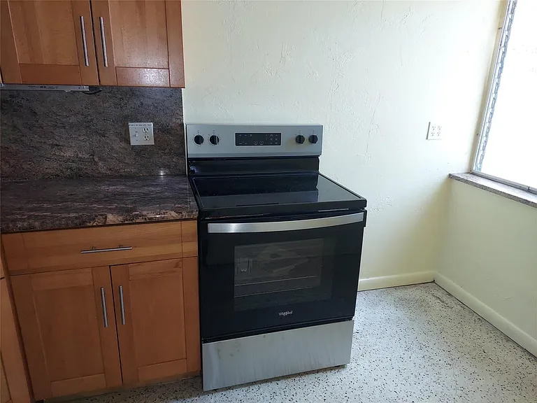 505 SW 9th St E #EAST — Photo 3