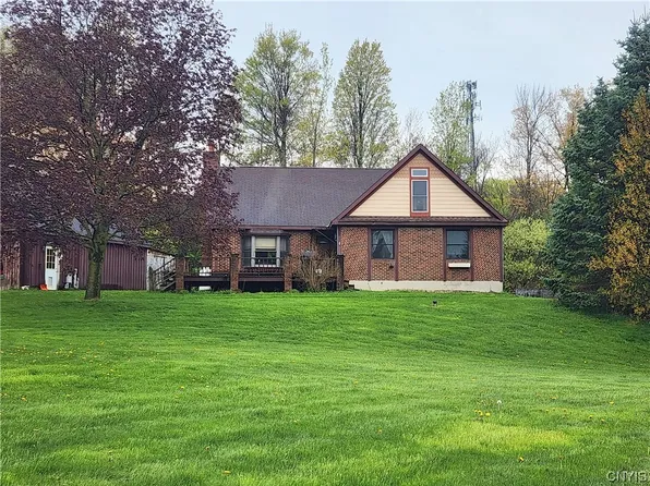 2933 Lords Hill Rd, Nedrow, NY 13120