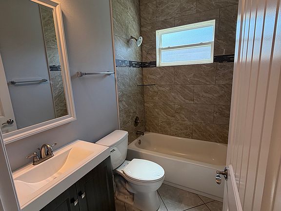 5th image of 34 Louisburg Ln #A