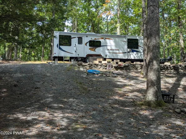 128 Shohola Ln, Shohola, PA 18458