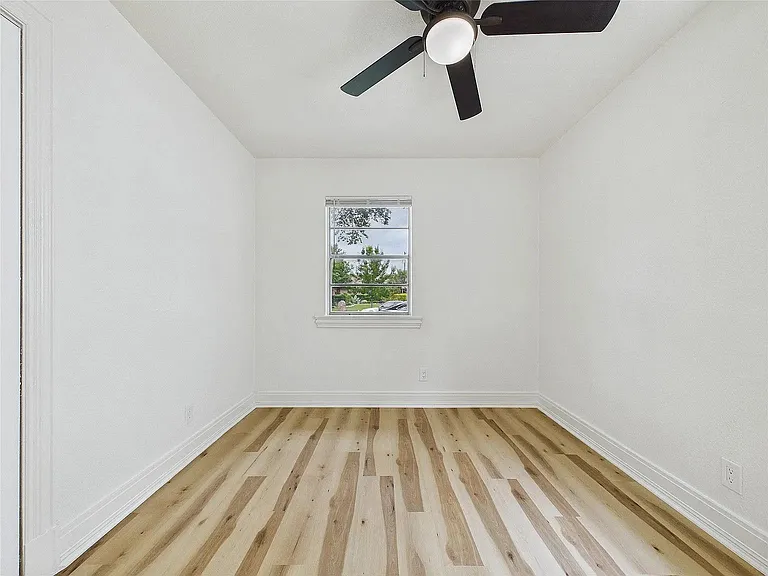 4414 Pineridge Dr — Photo 9