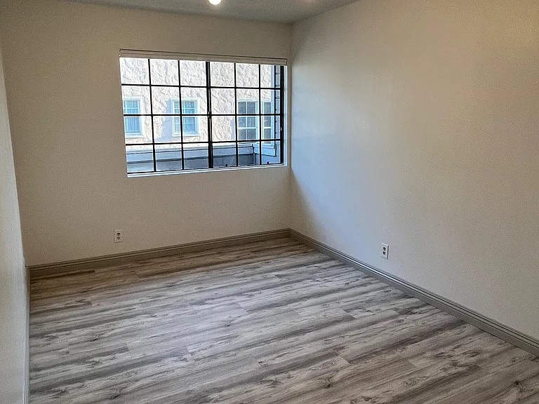 236 S Curtis Ave #E — Photo 6