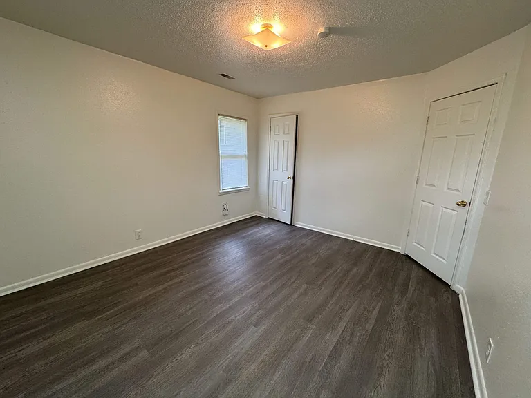 209 Commercial St — Photo 5