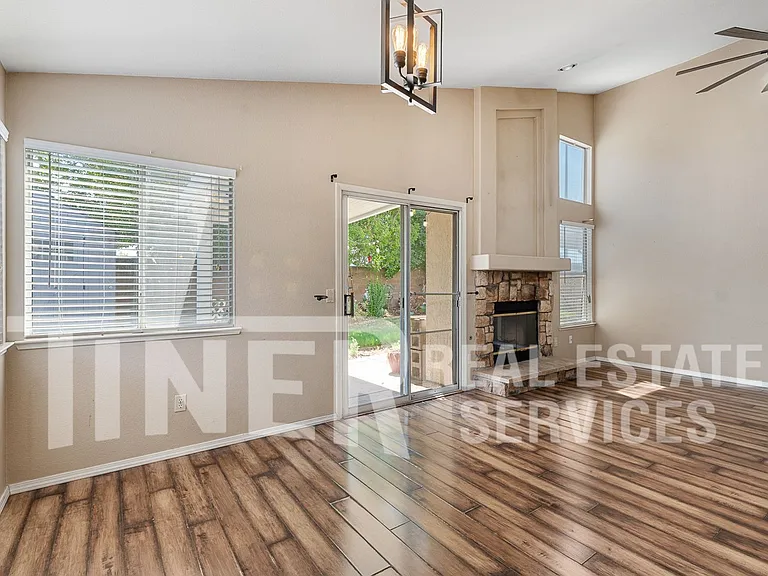 1218 Chablis Cir — Photo 7