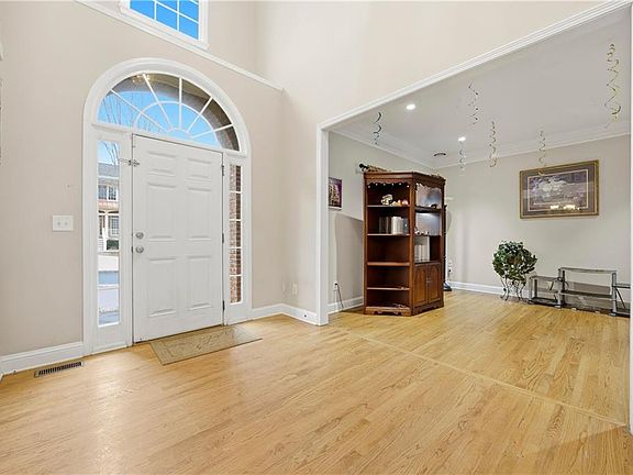 3rd image of 665 Washington Way
