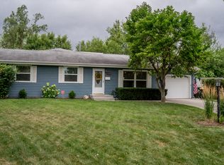 349 Shawnee Dr, Carol Stream, IL 60188
