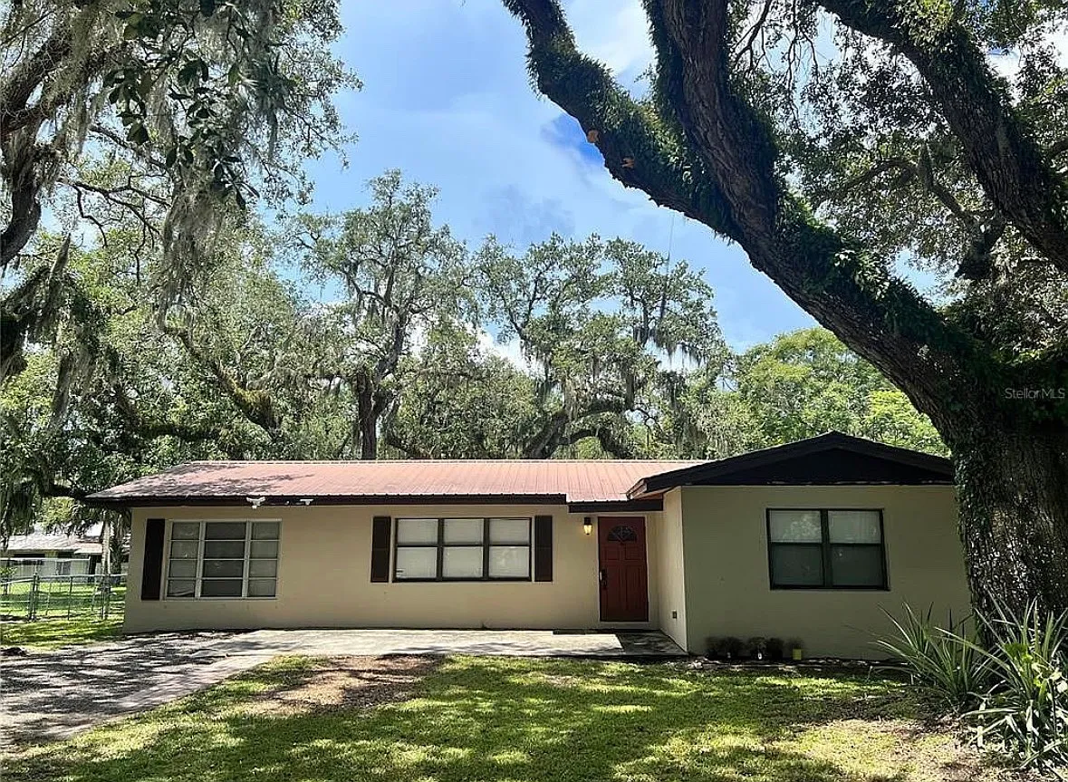 4 bed, 1983 sqft, $2,600 — Photo 1