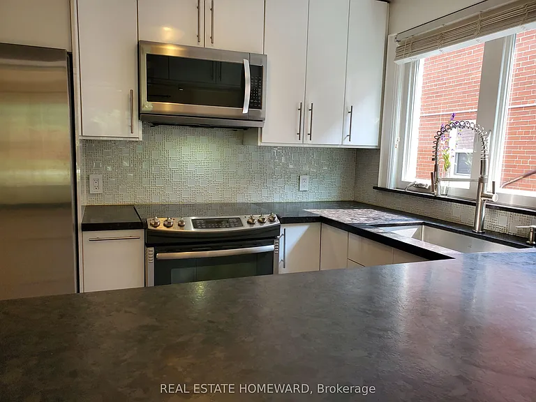 21 Love Cres #MAIN FLOOR — Photo 12
