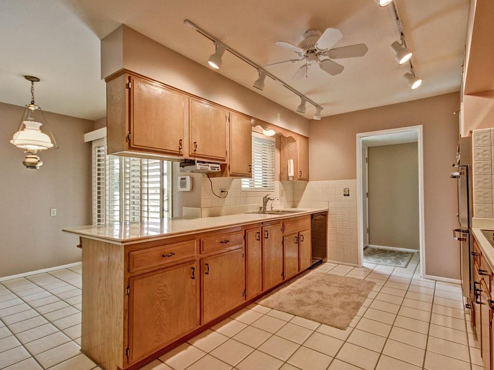 1st image of 10437 W Tropicana Cir