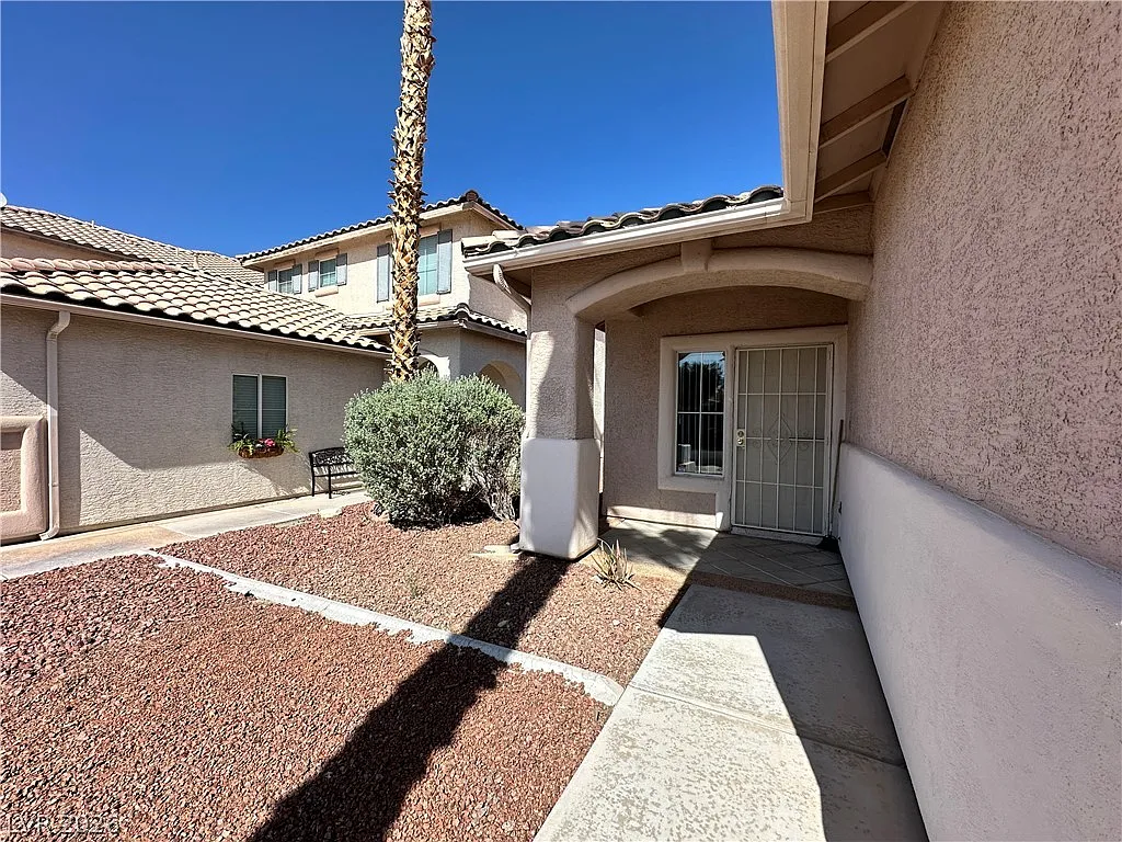 3 bed, 2.0 bath, 1244 sqft, $1,790 — Photo 2