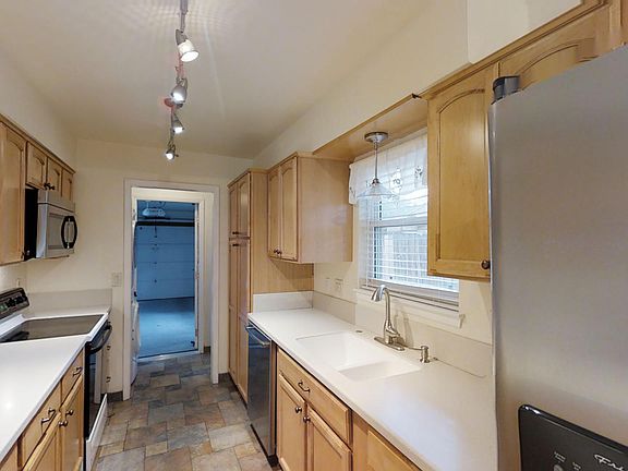 4th image of 1905 Paige Pl NE