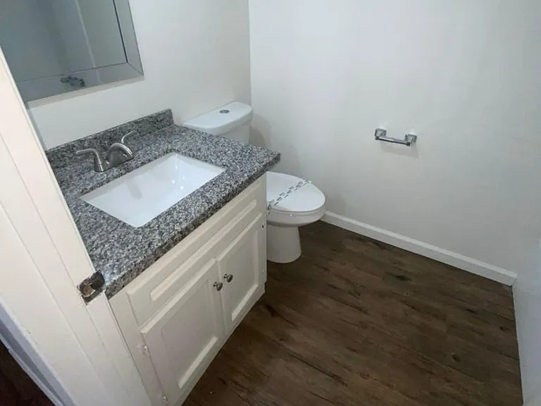 5712 Stockdale Hwy #1 — Photo 6