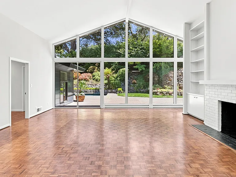 820 Eucalyptus Ave — Photo 6