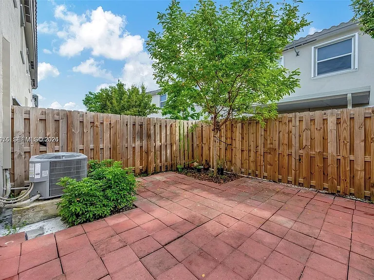 1857 SE 26th Ter — Photo 22