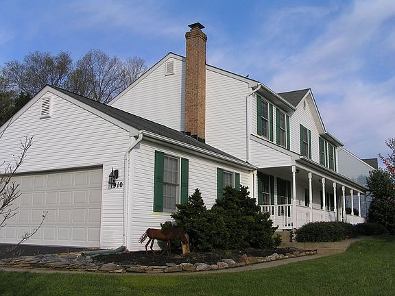 3rd image of 1910 Canter Ln