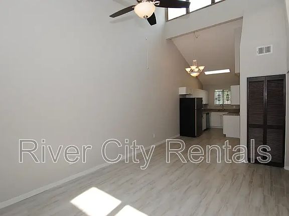5th image of 2464 Seabury Pl N