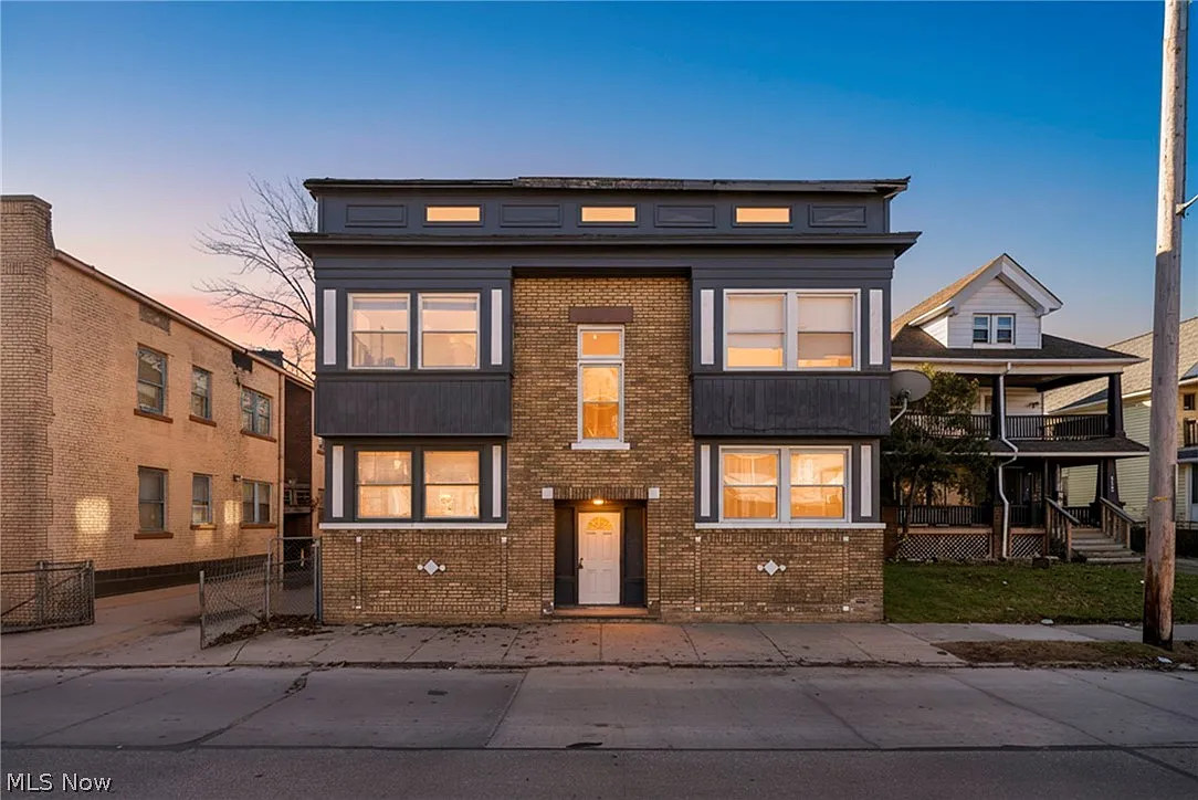 12014 Iowa Ave photo 1