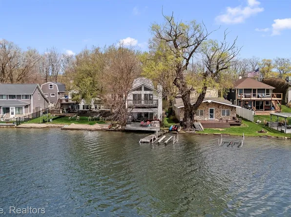 1940 S Ortonville Rd, Ortonville, MI 48462