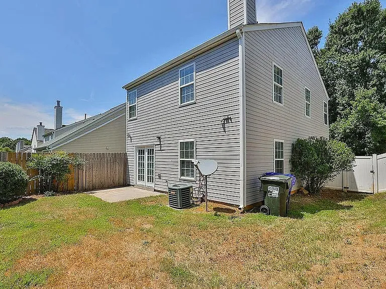 2295 Lexington Ln — Photo 23
