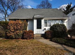 15 Wilfred Blvd, Hicksville, NY 11801