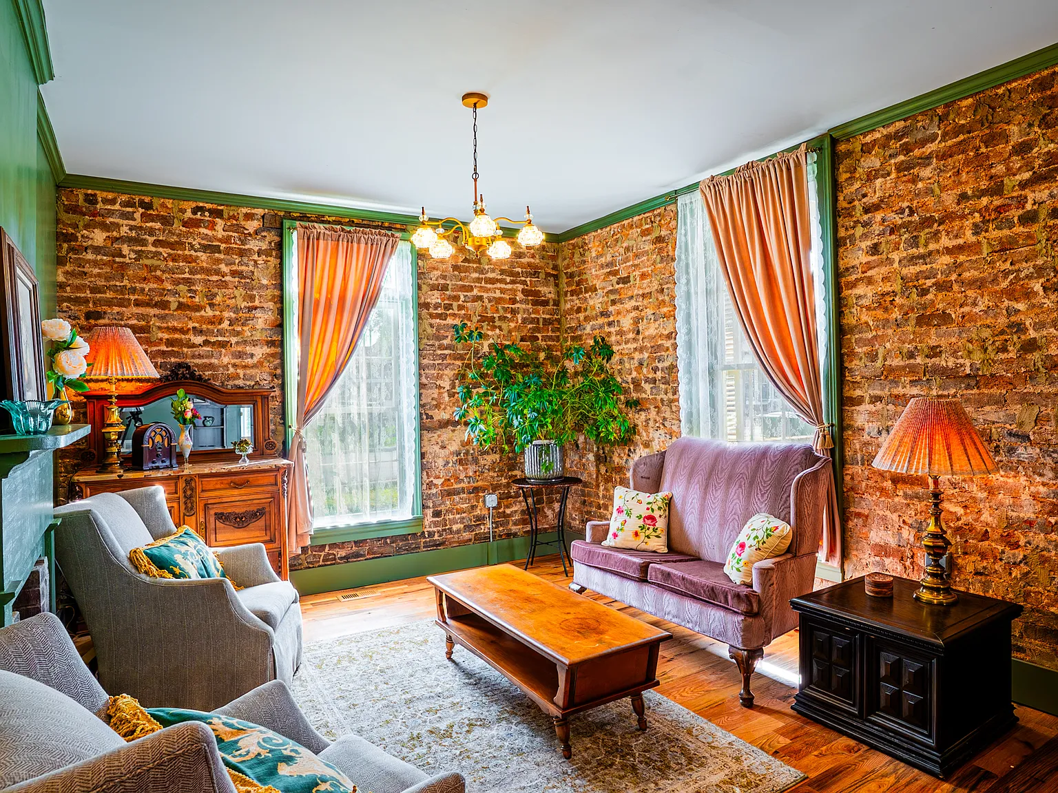 5 bed, $2,100 — Photo 4