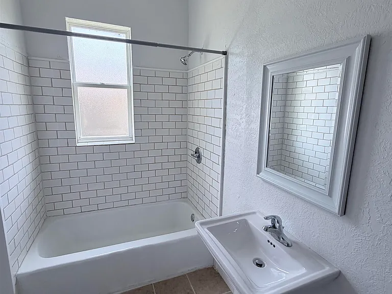 1111 Monroe St — Photo 7