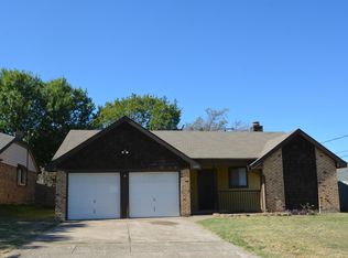 6408 Woodbeach Dr, Fort Worth, TX 76133