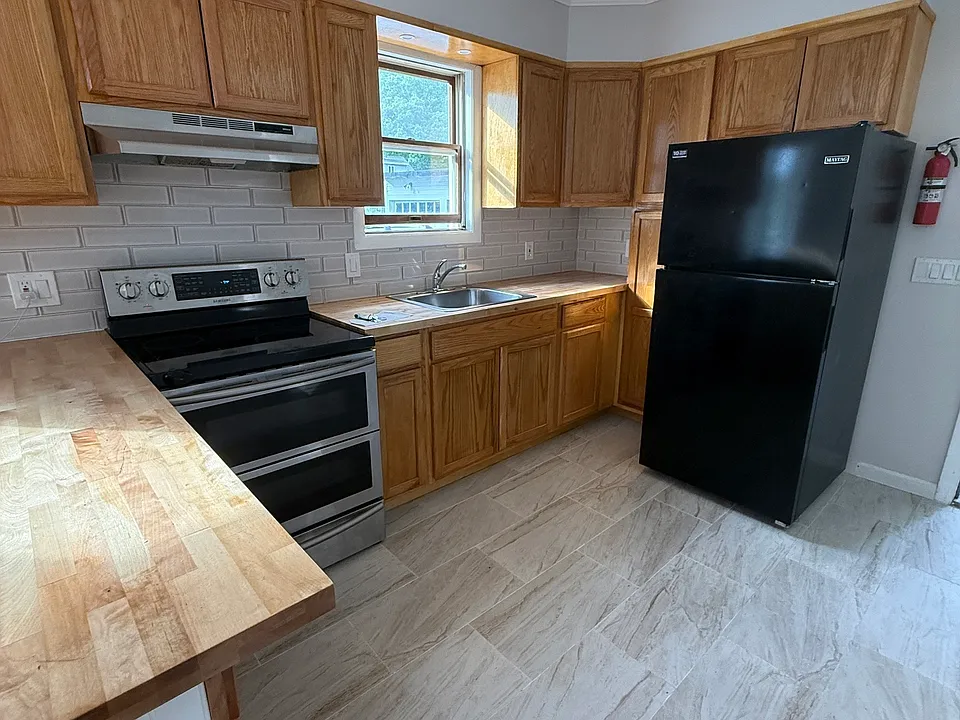 52 Academy Ave #1