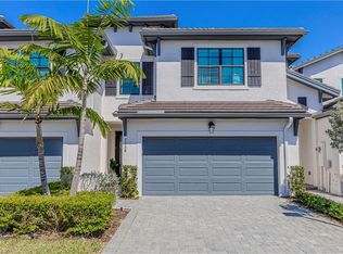 7538 Rockefeller Dr, Naples, FL 34119