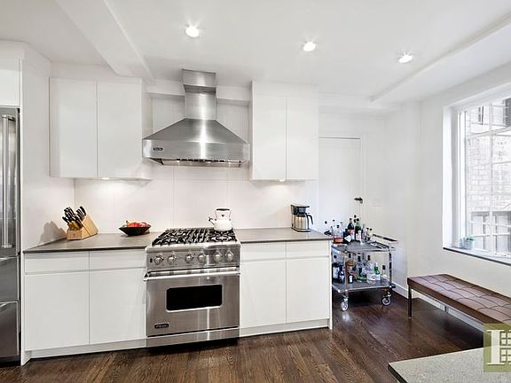 4th image of 40 E 10th St APT 5L