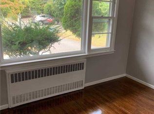 2 Ryan Ct, Syosset, NY 11791