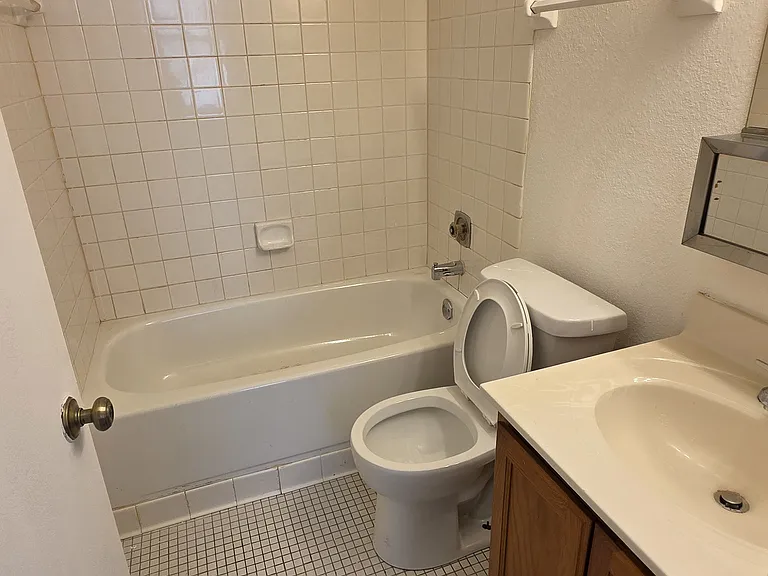 7th Place Apartments — Photo 32