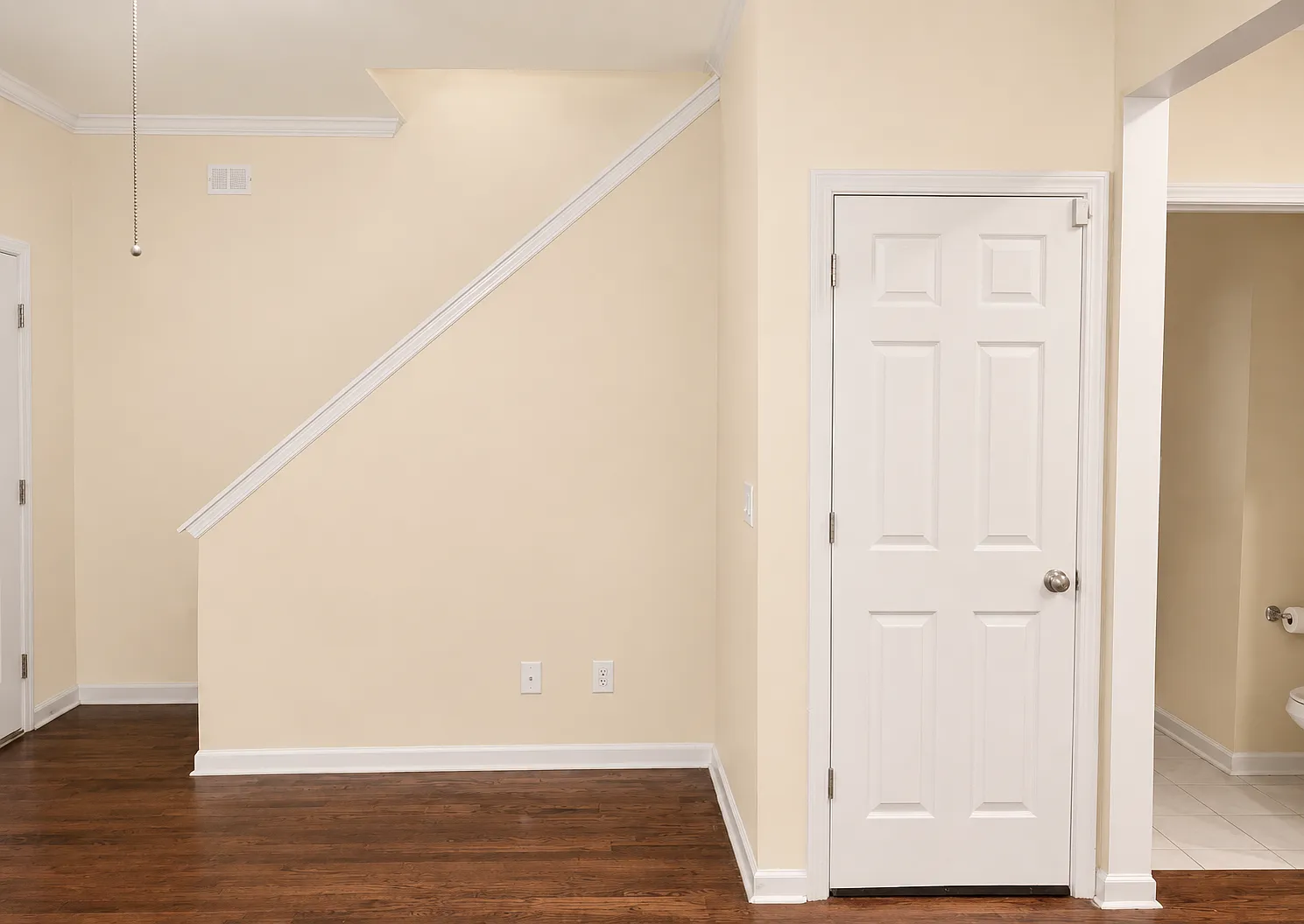 4 bed, 3.5 bath, 2000 sqft, $2,100 — Photo 2