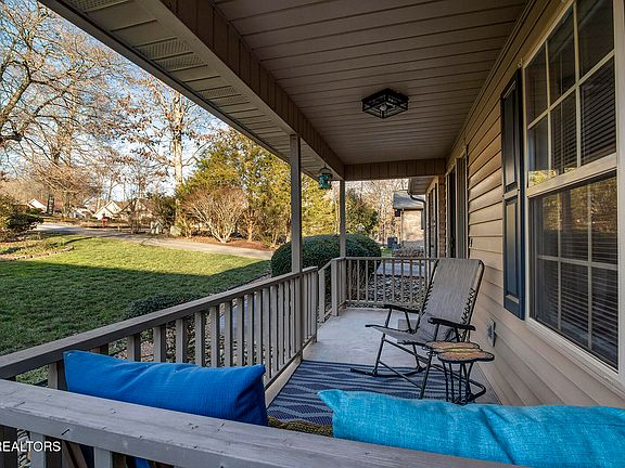 4th image of 333 Oostanali Cir