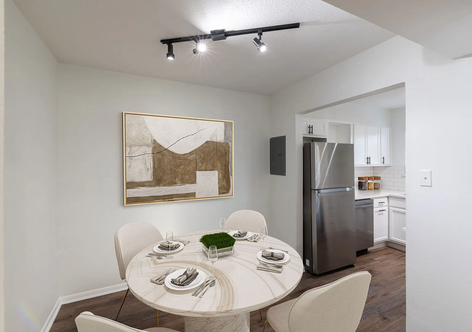 5921 Gaston Ave — Photo 3
