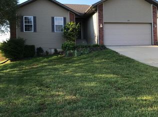 150 Valley Dr, Hollister, MO 65672
