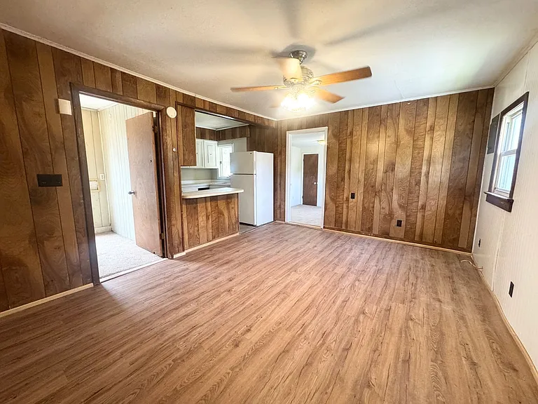 501 E Broad St — Photo 6