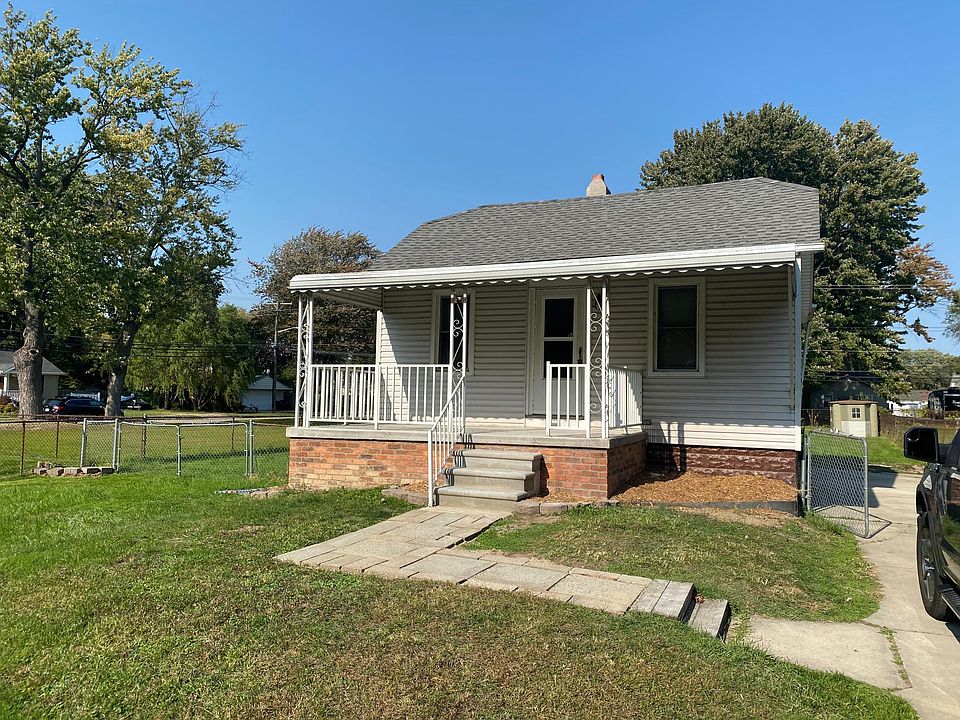 1st image of 21907 Maxine St