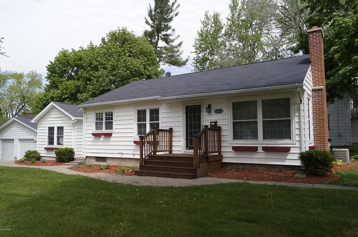 122 E Mary St photo 1